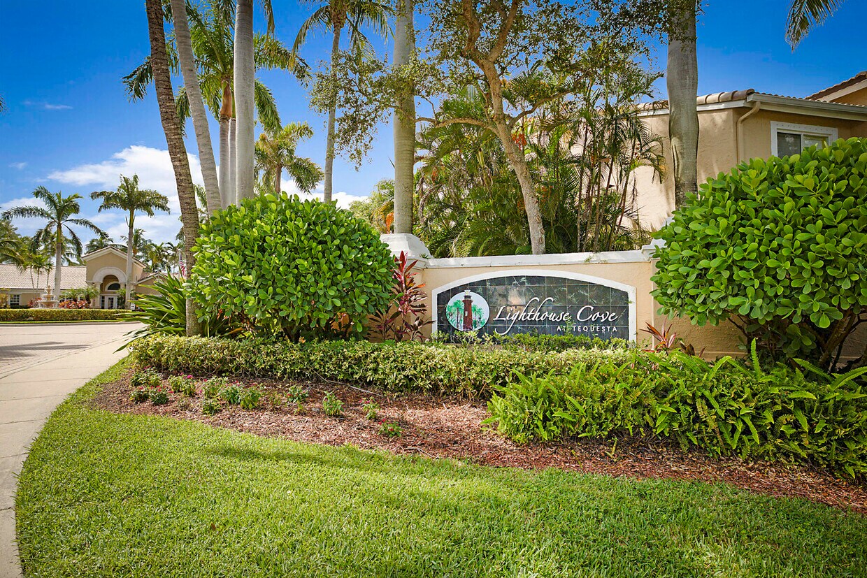Foto principal - 272 Village Blvd