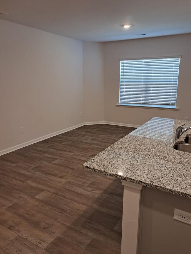 Building Photo - 1204 Gracie Ln