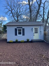 Building Photo - 945 Linden Ave