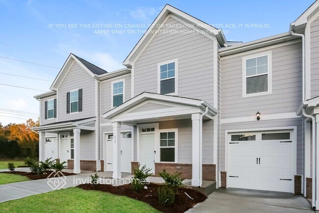 Building Photo - 810 Stewarts Crk Dr