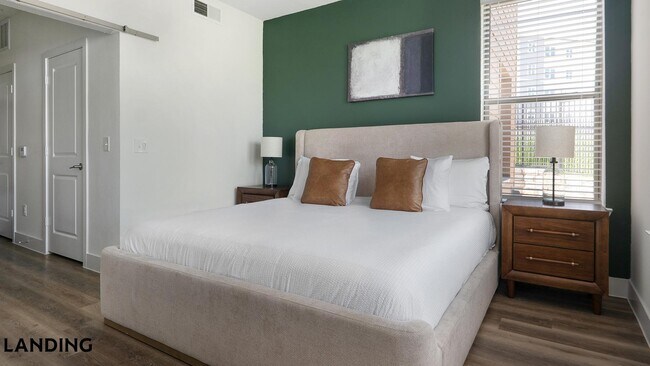 Foto del edificio - 6525 Ed Bluestein Blvd