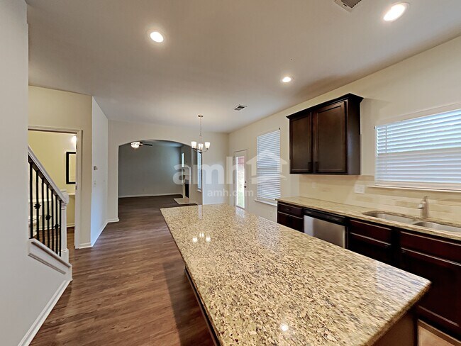 Foto del edificio - 1195 Creek Crossing Dr
