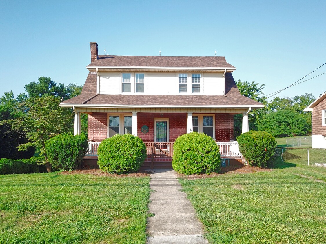 Primary Photo - 914 Roanoke Blvd