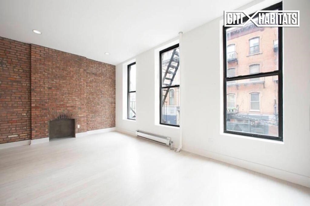 Building Photo - 3 Bleecker St