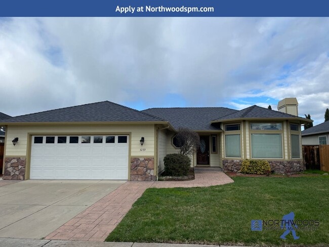 Building Photo - Beautiful 3 Bedroom 2 Bath Home Over 1700 Sq Feet to Live In****$500.00 Off First Months Rent***