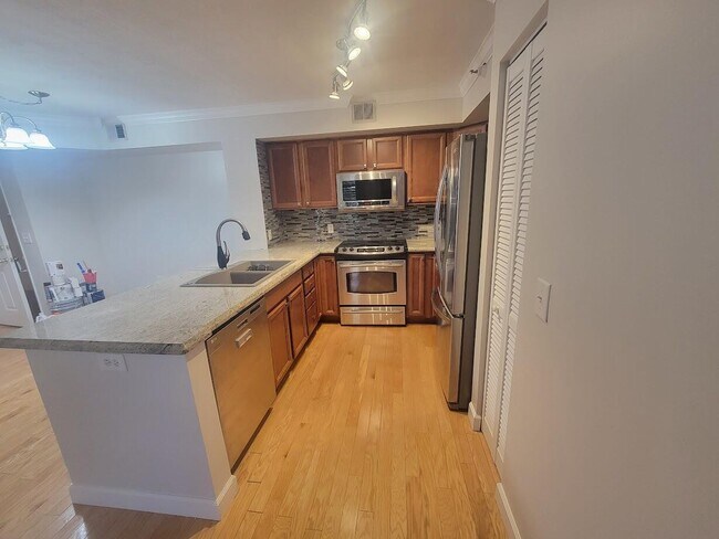 Building Photo - 180 Yacht Club Way