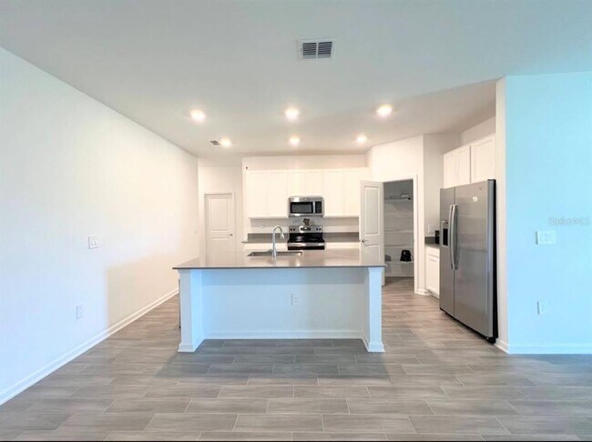 Building Photo - 5421 Preserve Blvd