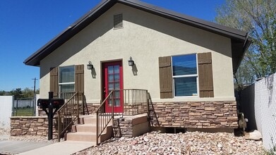 Building Photo - 457 N 400 W