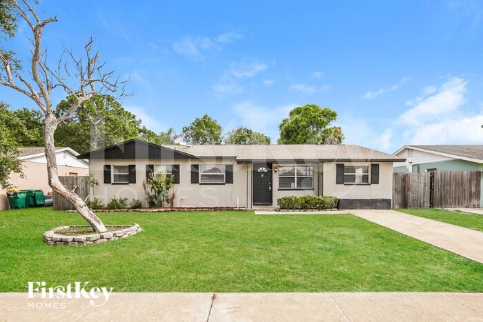 Foto principal - 8275 Jacaranda Ave