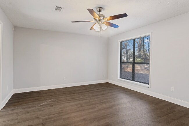 Building Photo - 617 George Kersh Dr