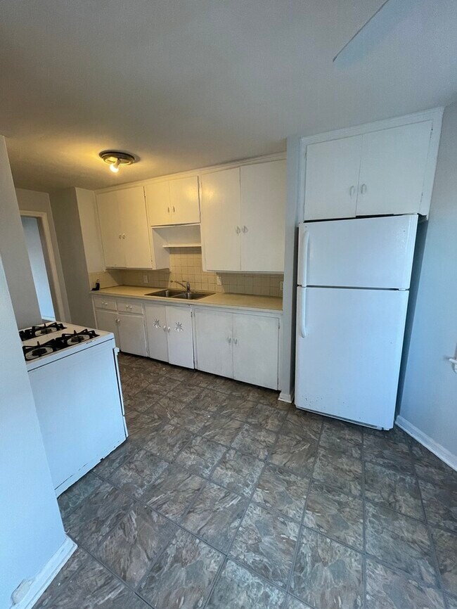 Foto del edificio - 3 Bedroom 2 Bath Second and Third Floor Unit