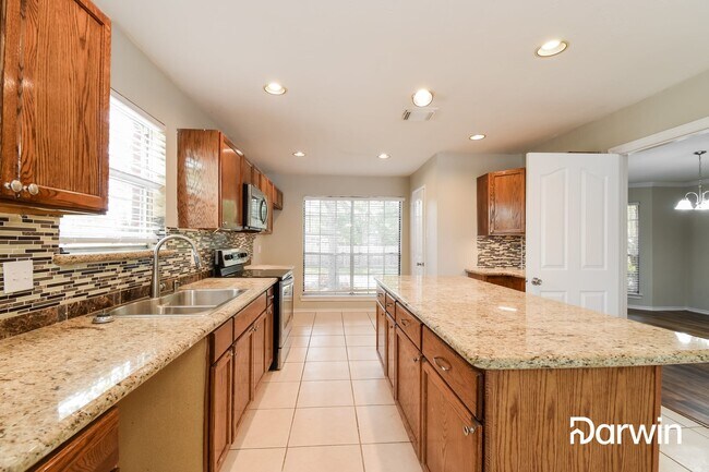 Building Photo - 2604 Briarglen Dr