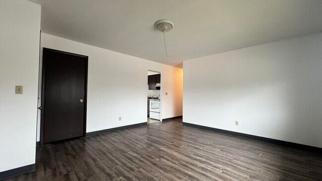 Foto del edificio - $1,500 | 3 Bedroom, 1 Bathroom Duplex | Pe...