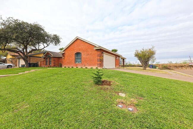 Foto del edificio - 220 Green Jay Ln