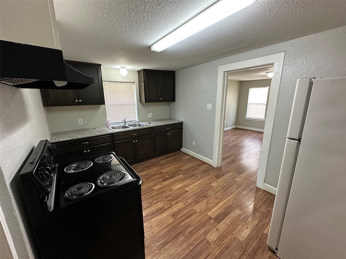 Foto principal - 4201 Chapman St
