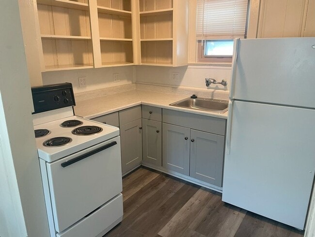 Building Photo - Quaint Sparks Studio