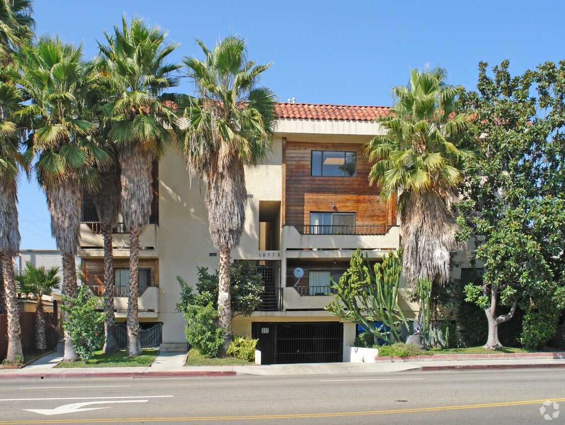 Foto del edificio - 10773 Palms Blvd