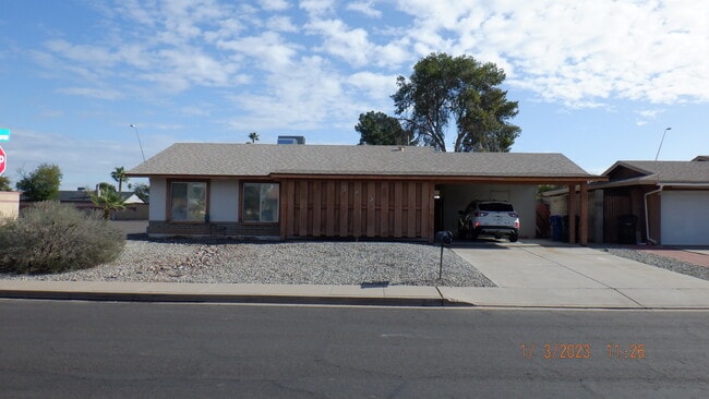 Building Photo - 563 N Santa Anna