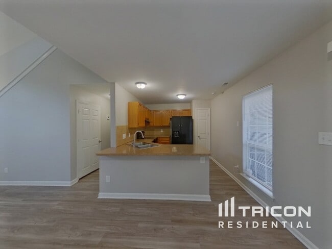 Foto del edificio - 5407 River Falls Dr