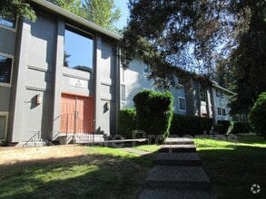 Building Photo - 4629 W Lake Sammamish Pkwy SE