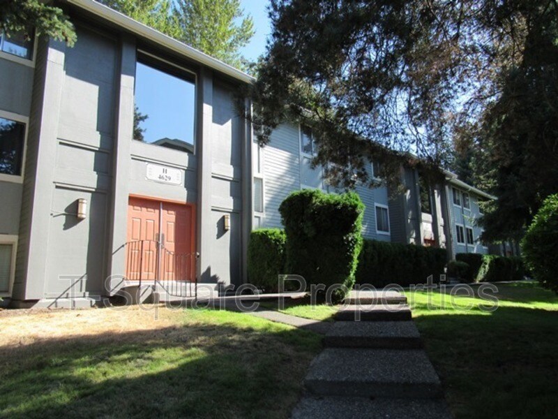 Foto principal - 4629 W Lake Sammamish Pkwy SE