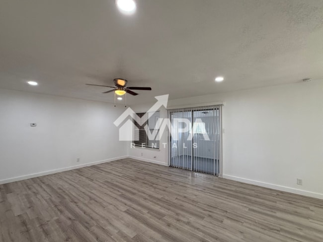 Building Photo - 6230 Viva Max Dr