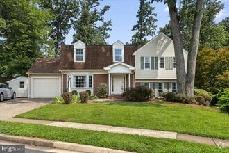 Building Photo - 2215 Loch Lomond Dr