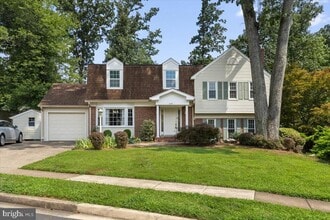 Building Photo - 2215 Loch Lomond Dr