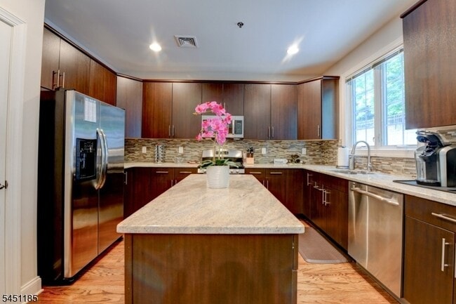 Photo - 50 Bloomfield Avenue Townhome