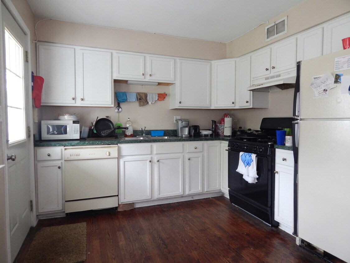 Foto principal - 830 N Loomis St