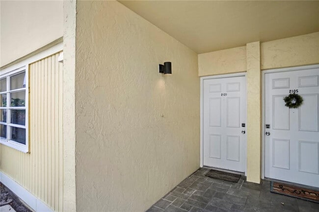 Building Photo - 2161 NE 36th St