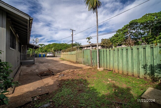 Building Photo - $2,000 /  2 Bed/ 1 Bath Spacious Duplex Ce...