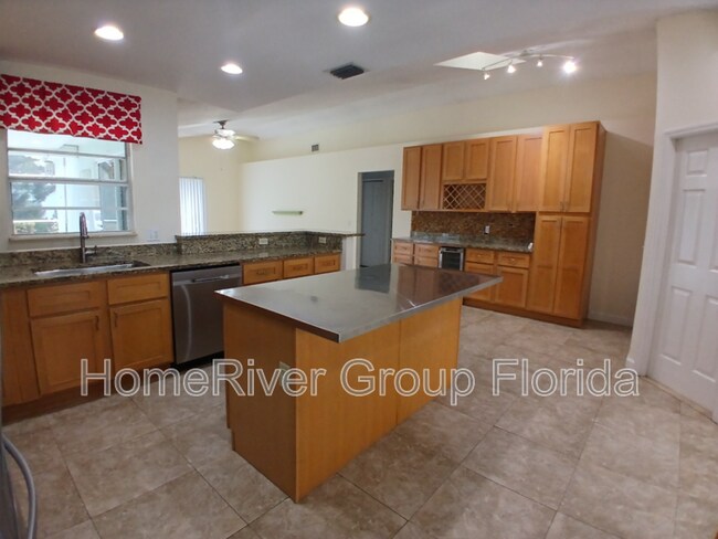 Building Photo - 2873 SE Eagle Dr