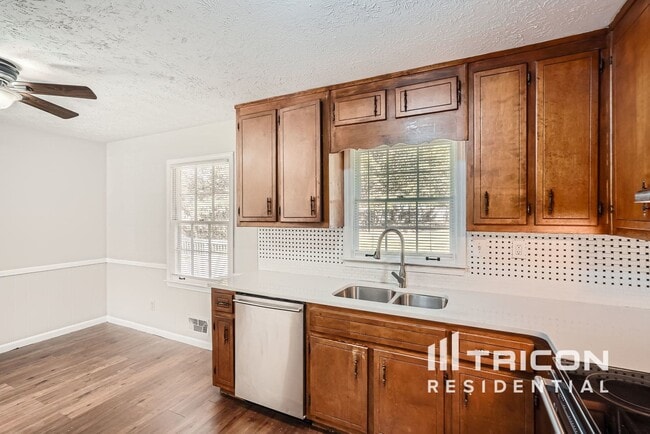 Building Photo - 1096 Tony Valley Dr SE