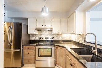 Building Photo - 252 Eagle Glen Ln