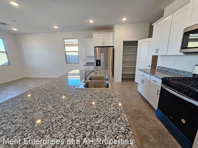 Building Photo - 3 br, 2 bath House - 21110 N BLUE AGAVE DR