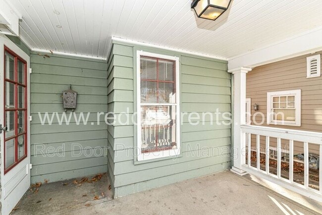 Building Photo - 125 E 49th St