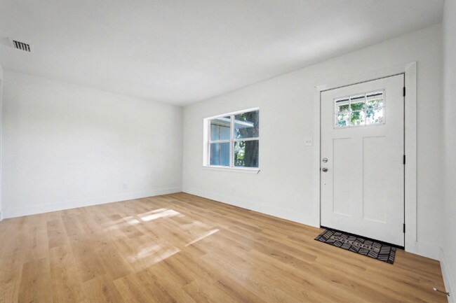 Foto del edificio - 5827 Ansley St