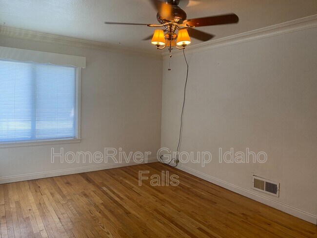 Foto del edificio - 275 E 15th St