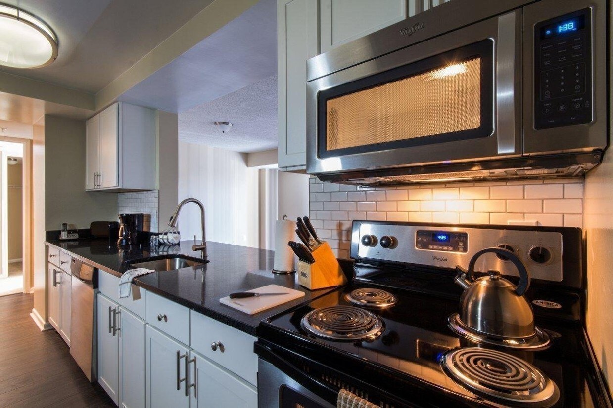 Cascade At Landmark Apartments Alexandria Va Apartments Com