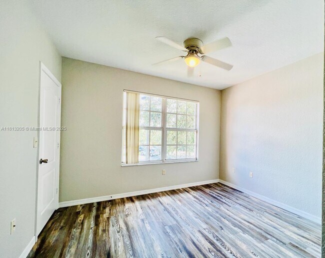 Foto del edificio - 138 SW Peacock Blvd