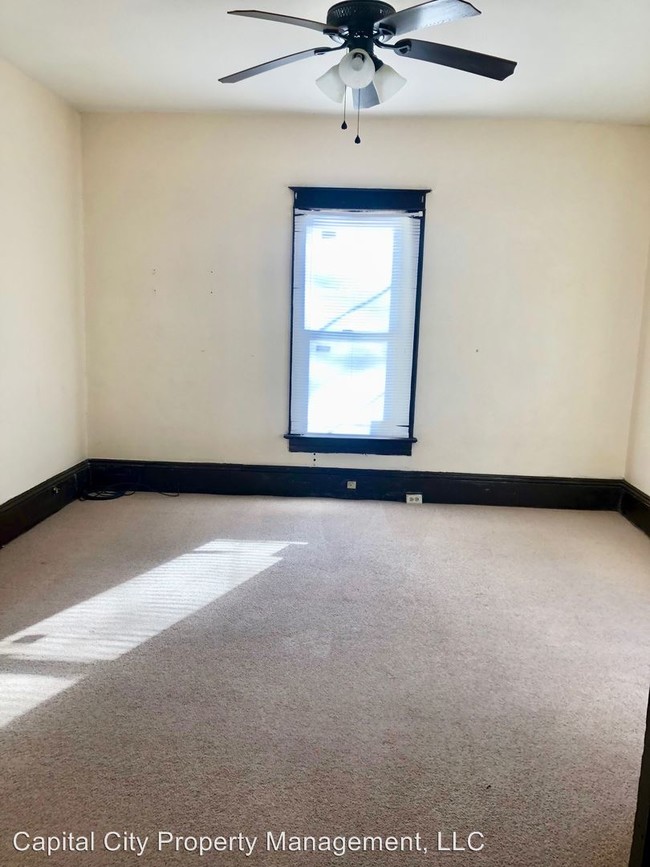 Building Photo - 3 br, 1 bath House - 1428 E. Carpenter St.
