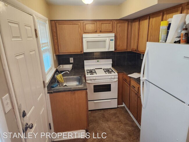 Building Photo - 3 br, 1 bath House - 439 Eastlawn St