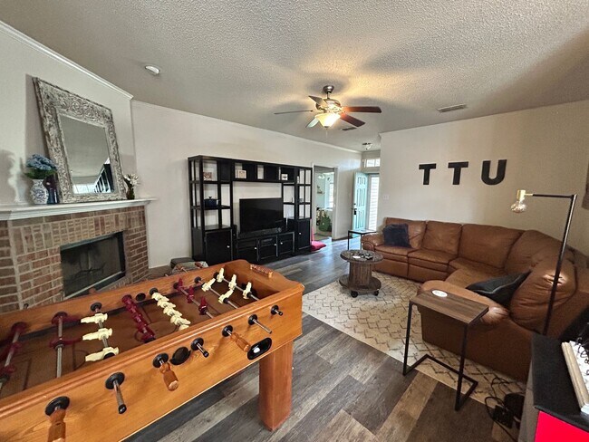 Foto del edificio - 3 bed 2 bath - Frenship ISD