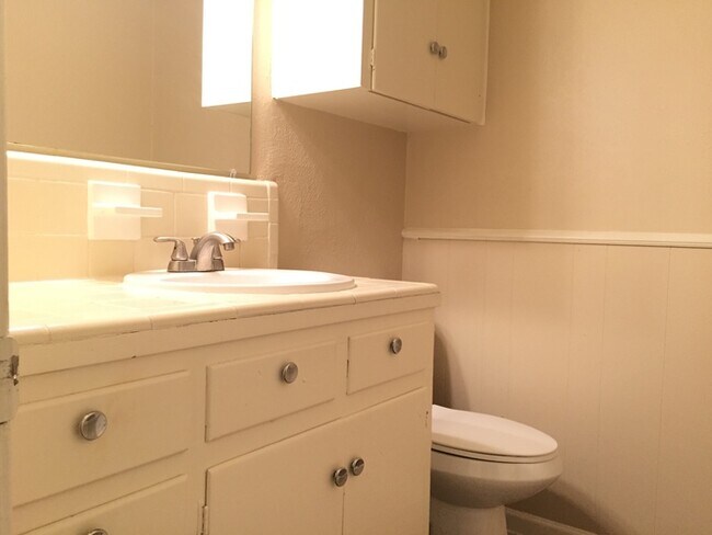 Foto del edificio - 1718 Glen Alta Dr