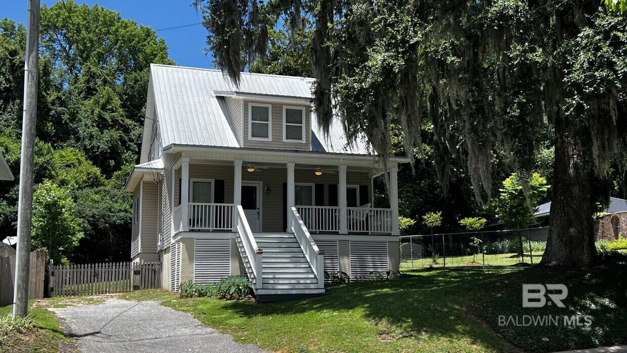 Primary Photo - 295 Belrose Ave