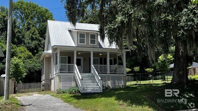 Building Photo - 295 Belrose Ave