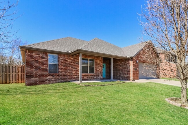 Building Photo - 610 Hawthorn Way