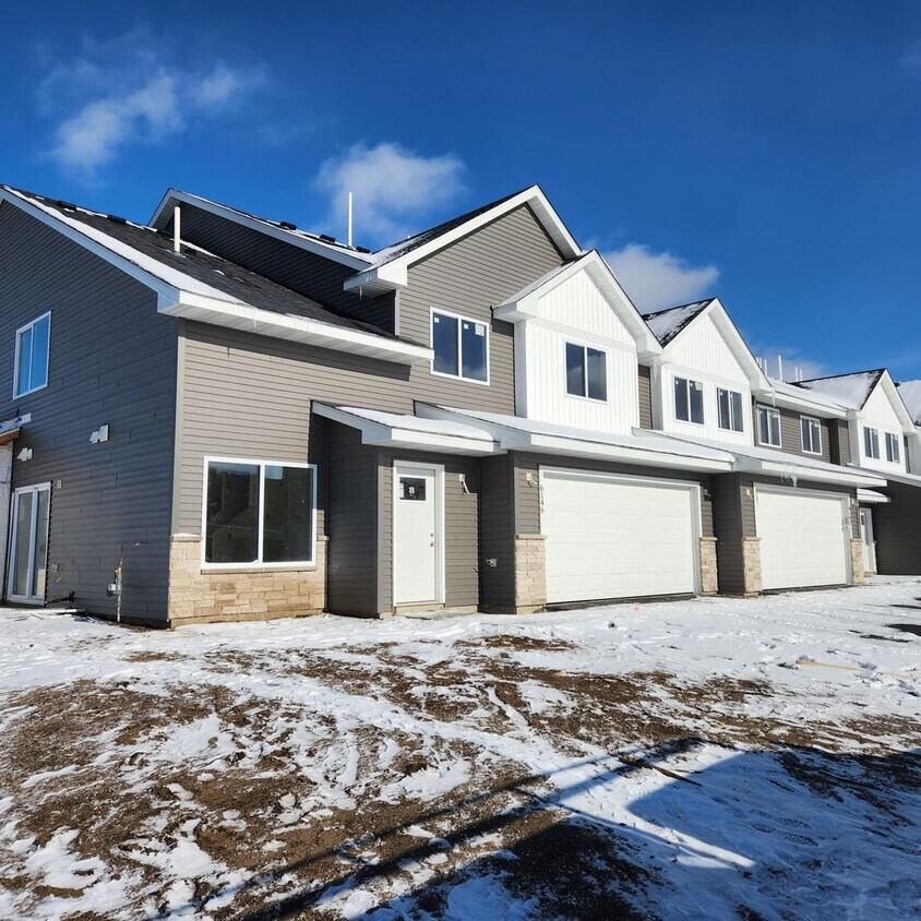 Foto del edificio - Like New Townhome for RENT 3bd 3ba 2car garage