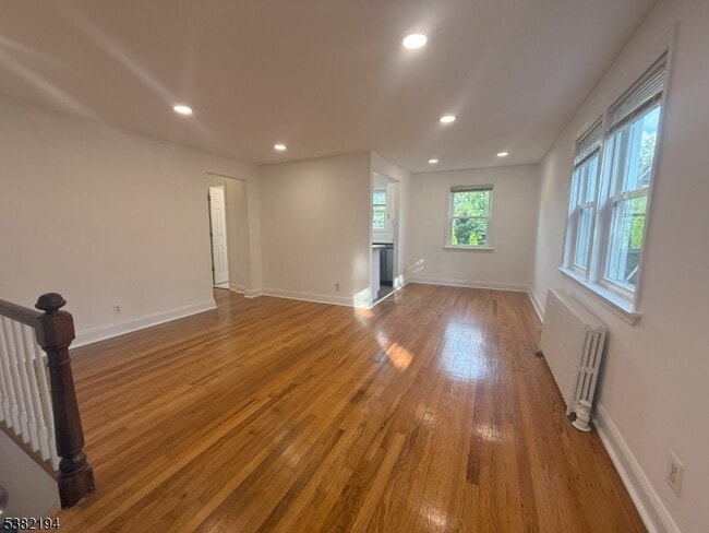 Building Photo - 747 Linden Ave